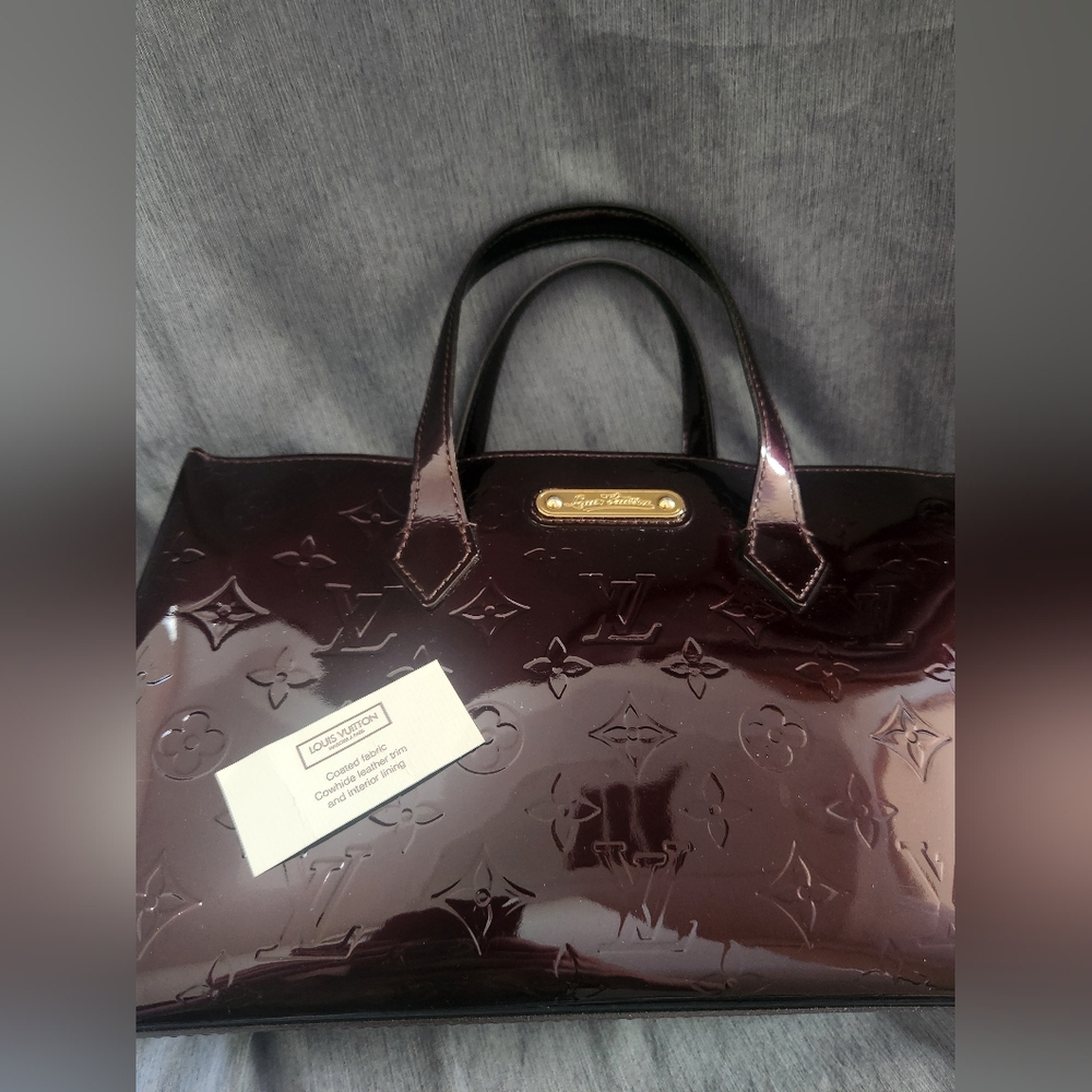 Louis Vuitton Amarante Monogram Vernis Wilshire PM Handbag - Picture 7 of 10